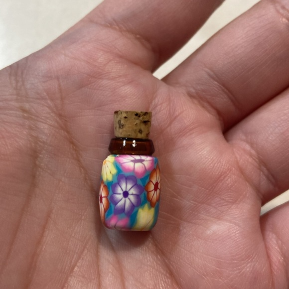 - Clay amber mini snuff jar wicca herbal stones last one poison jar Necklace - Picture 1 of 10